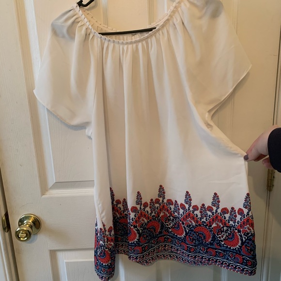 •👚 LOFT Top 👚• - Picture 2 of 5